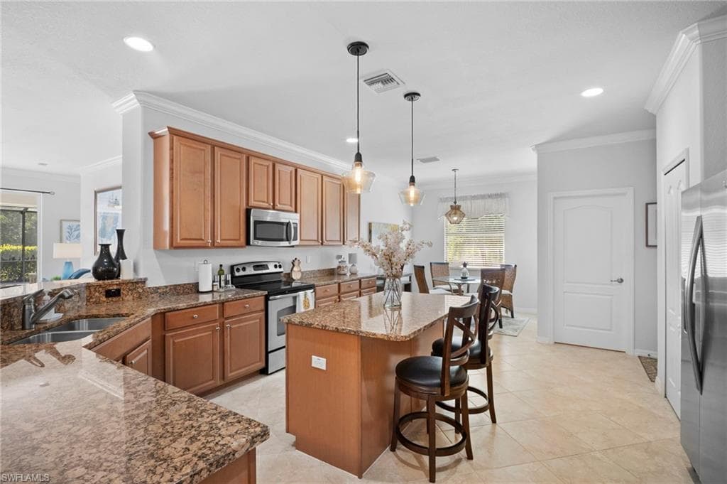 8088 Piedmont DR, NAPLES FL 34104-10