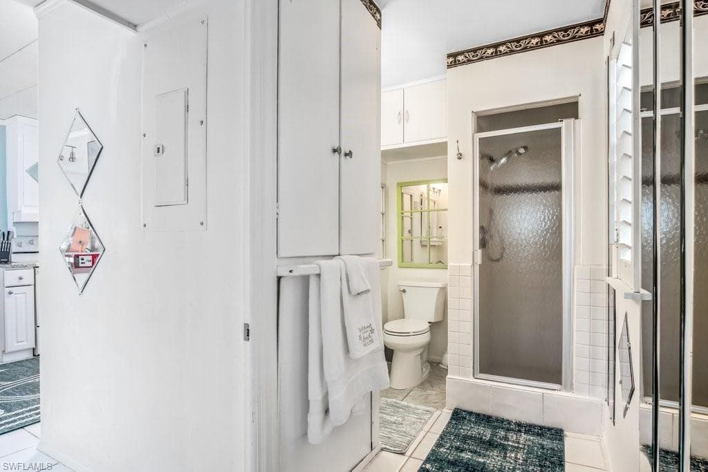 1012 Ridge ST, NAPLES FL 34103-8