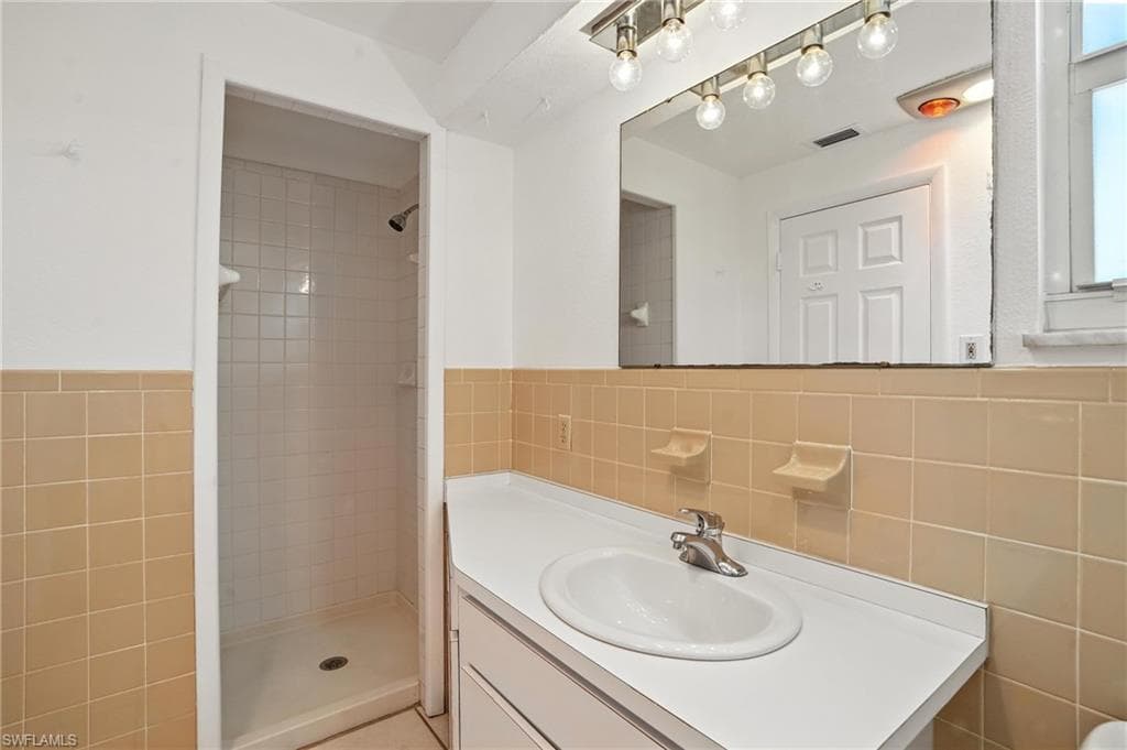 131 Bay Mar DR, FORT MYERS BEACH FL 33931-31