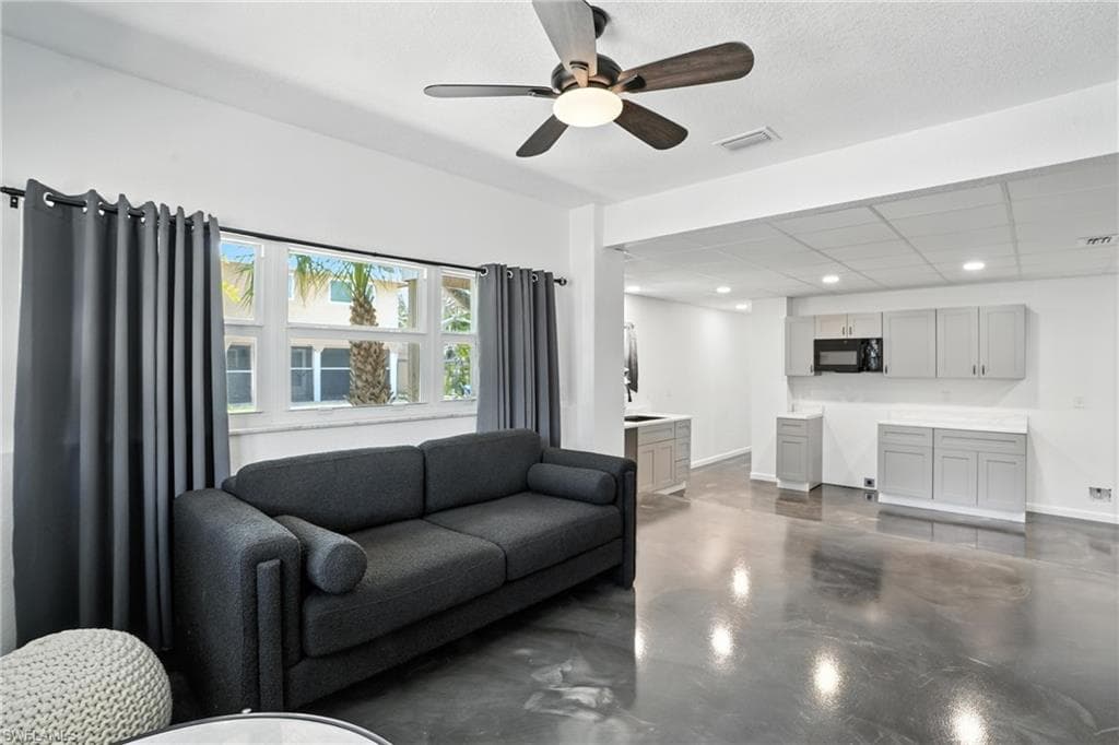 131 Bay Mar DR, FORT MYERS BEACH FL 33931-8