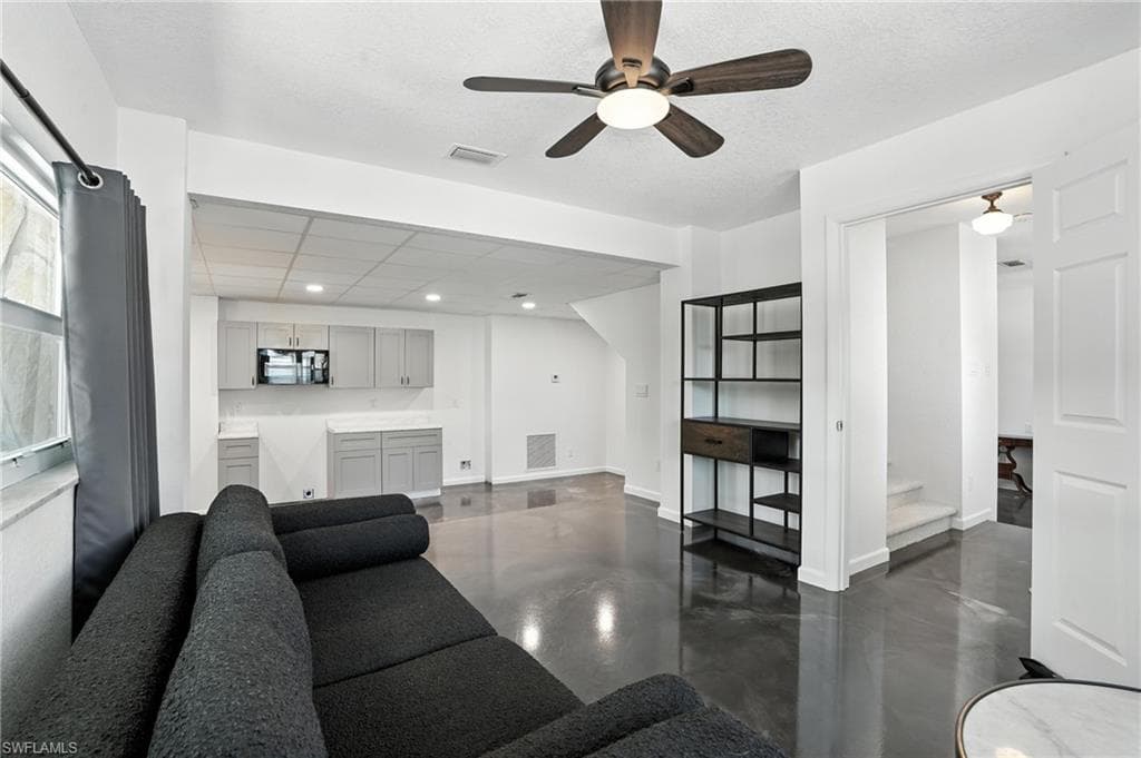 131 Bay Mar DR, FORT MYERS BEACH FL 33931-9