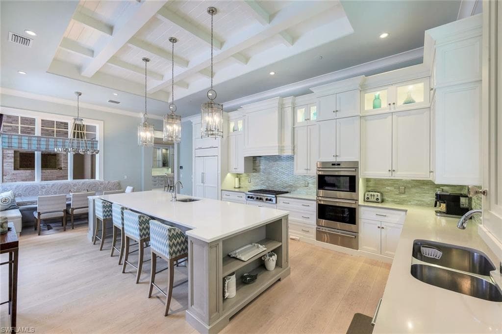 425 Harbour DR, NAPLES FL 34103-6