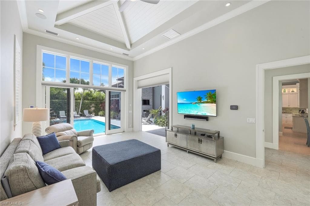 425 Harbour DR, NAPLES FL 34103-19