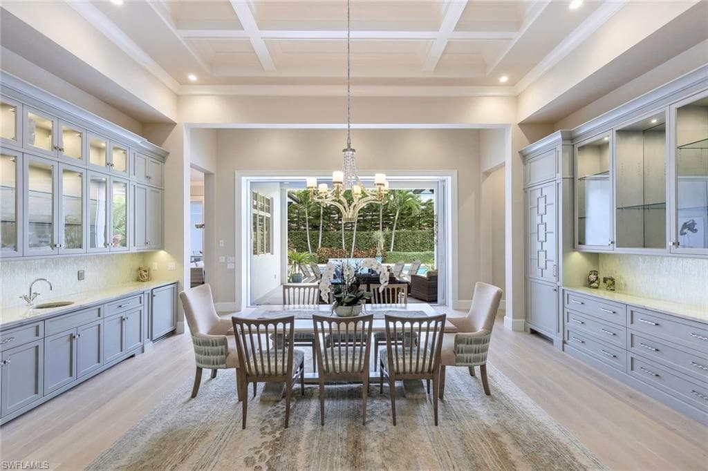 425 Harbour DR, NAPLES FL 34103-8