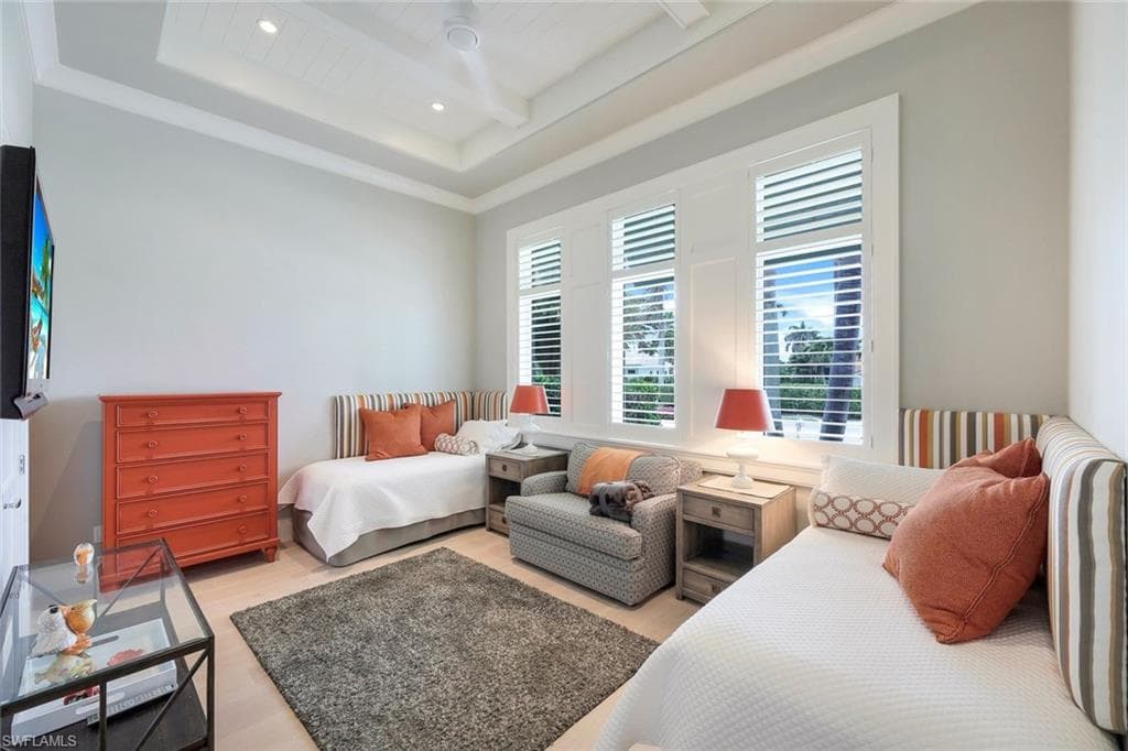 425 Harbour DR, NAPLES FL 34103-13