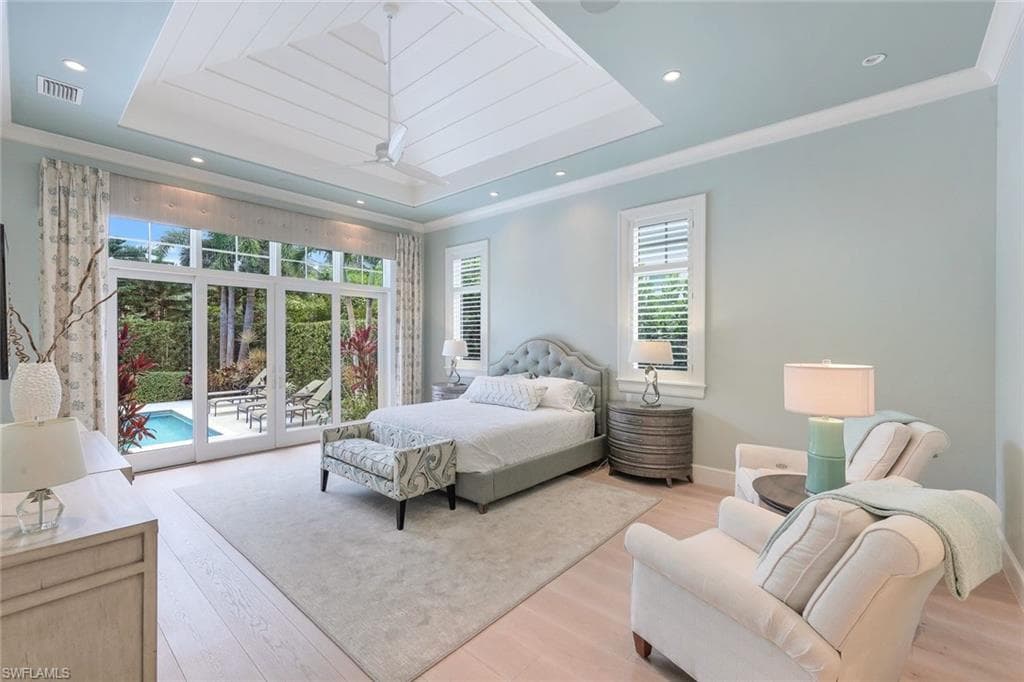 425 Harbour DR, NAPLES FL 34103-10