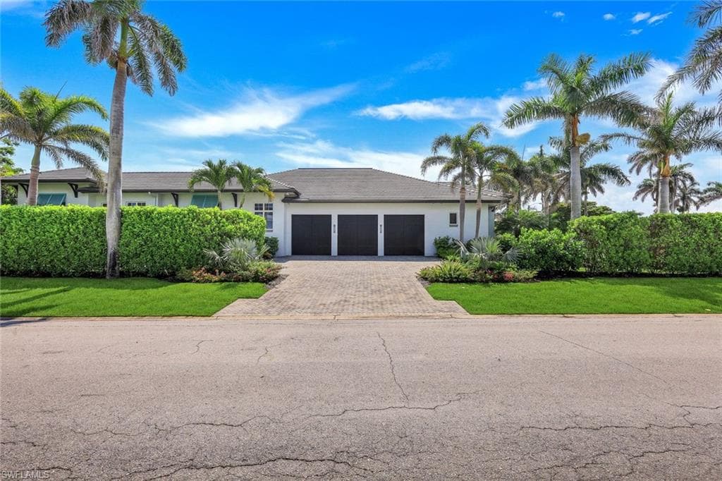 425 Harbour DR, NAPLES FL 34103-28