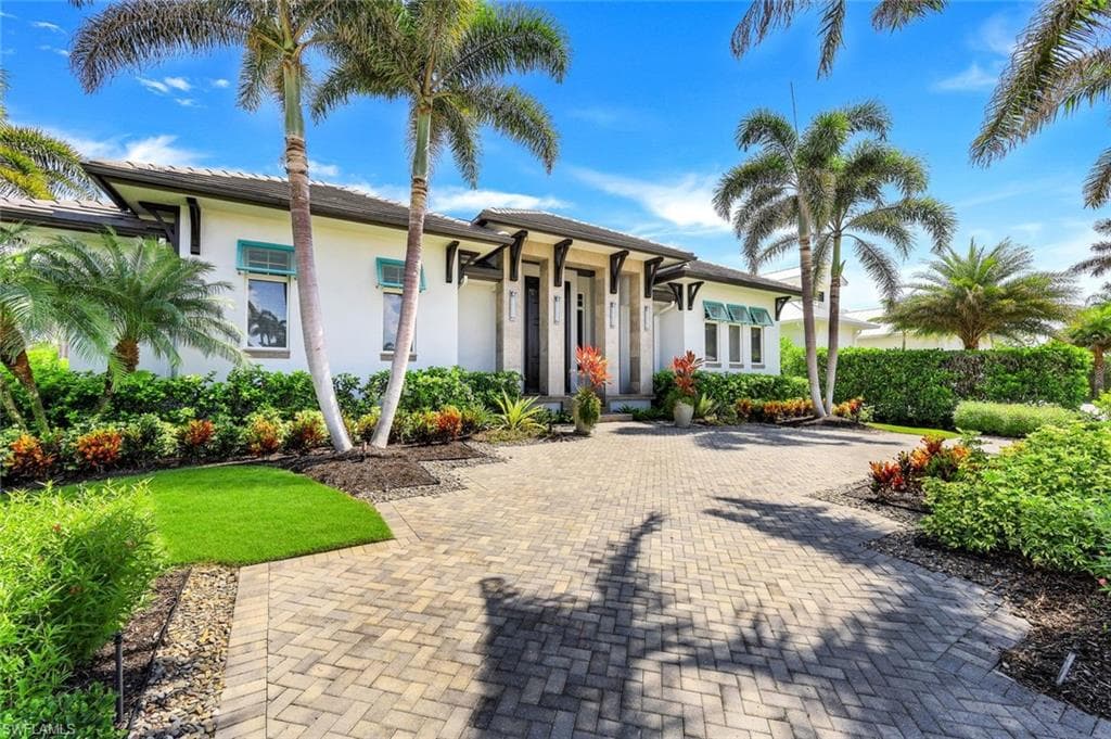 425 Harbour DR, NAPLES FL 34103-3