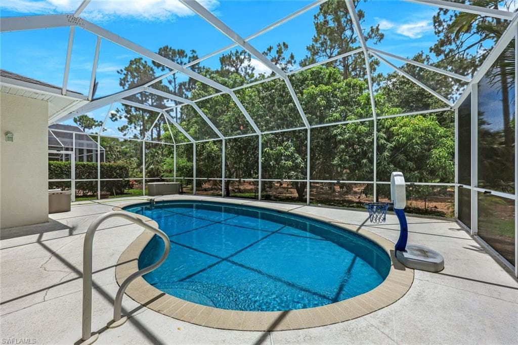 697 Crossfield CIR, NAPLES FL 34104-1