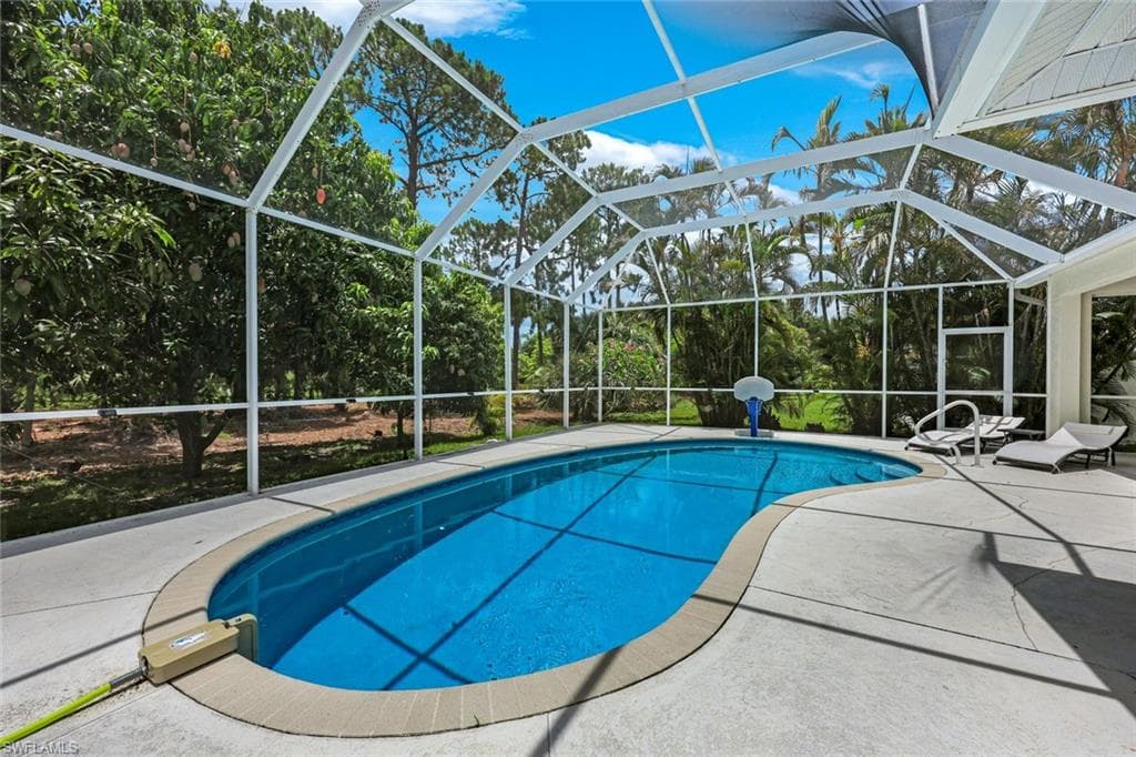 697 Crossfield CIR, NAPLES FL 34104-15