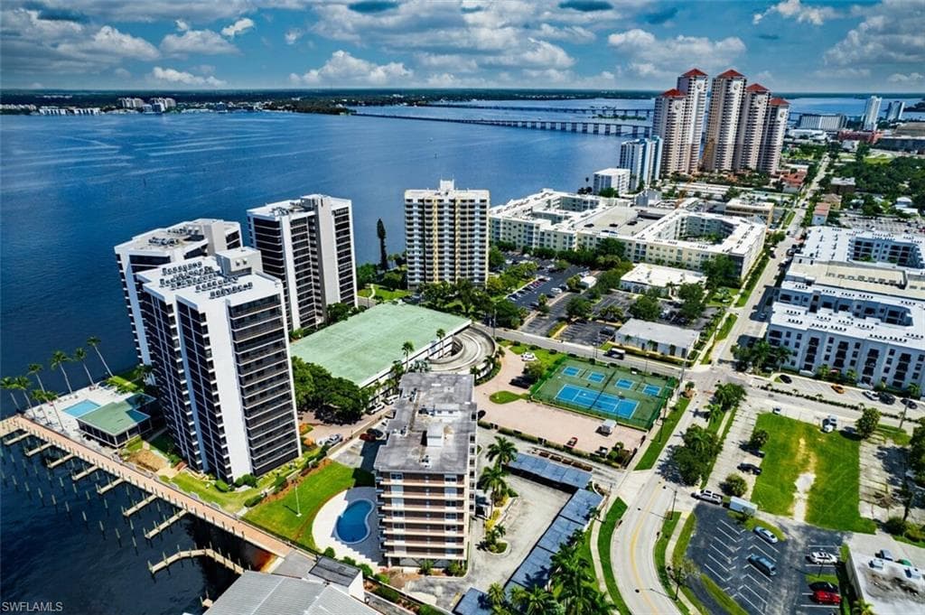 1900 Virginia AVE # 102, FORT MYERS FL 33901-2