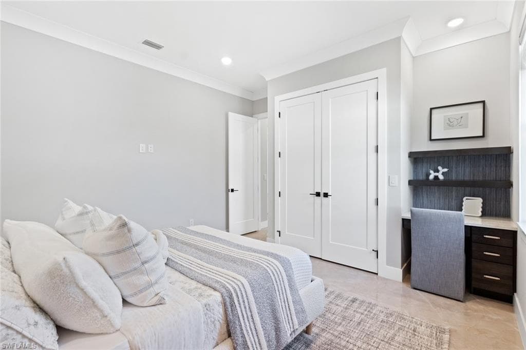 240 Allamanda WAY, NAPLES FL 34114-37