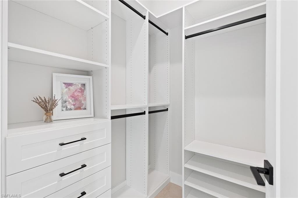 240 Allamanda WAY, NAPLES FL 34114-32