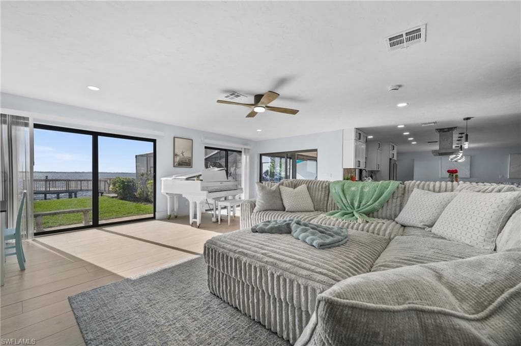 3403 SE 22nd PL, CAPE CORAL FL 33904-21