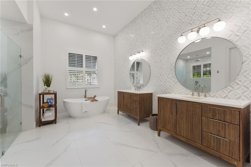 2274 Hawksridge DR, NAPLES FL 34105-31