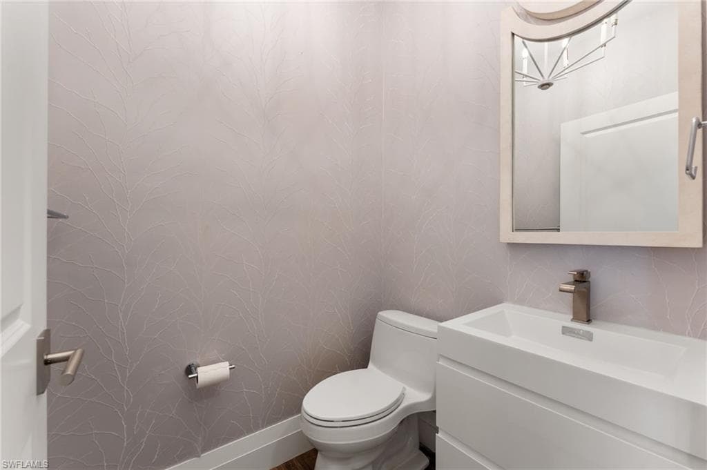 2274 Hawksridge DR, NAPLES FL 34105-27