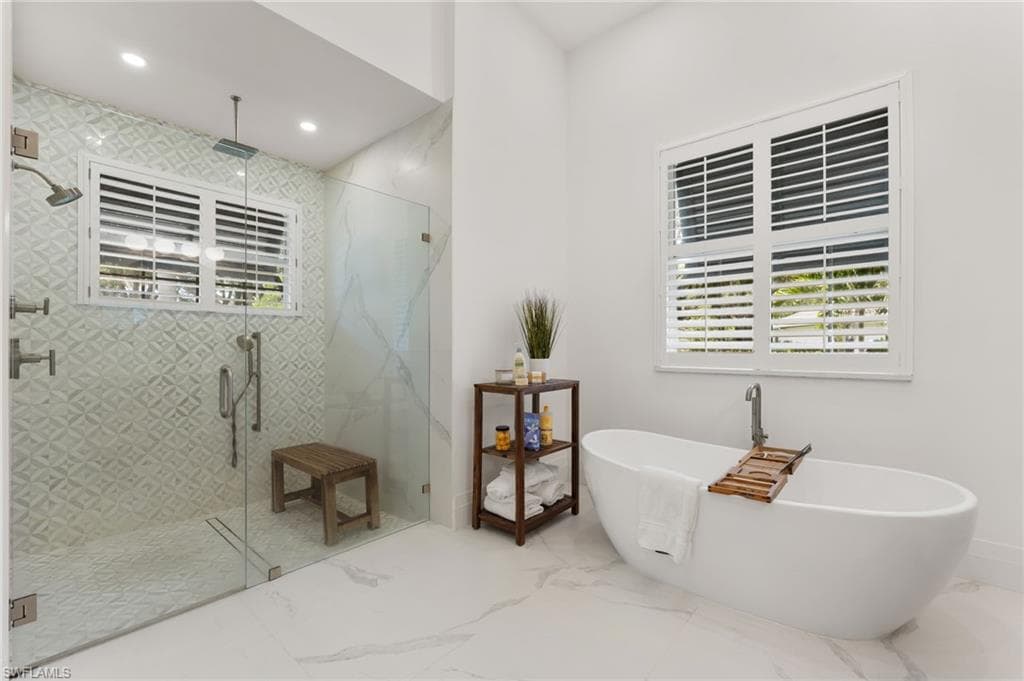 2274 Hawksridge DR, NAPLES FL 34105-3