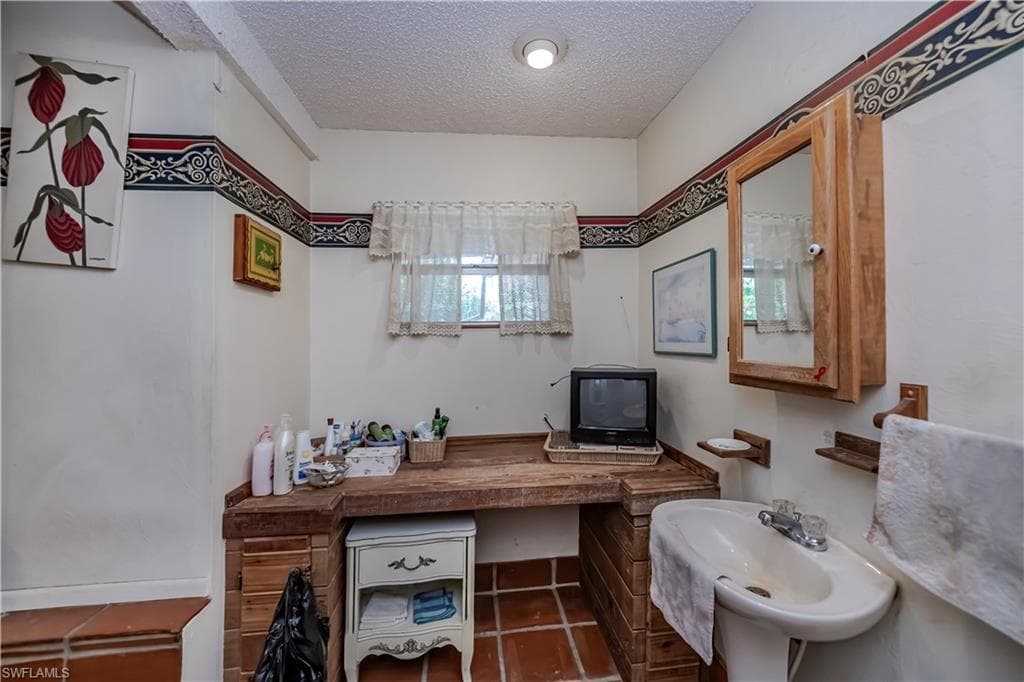 1200 Tampa AVE, CLEWISTON FL 33440-17