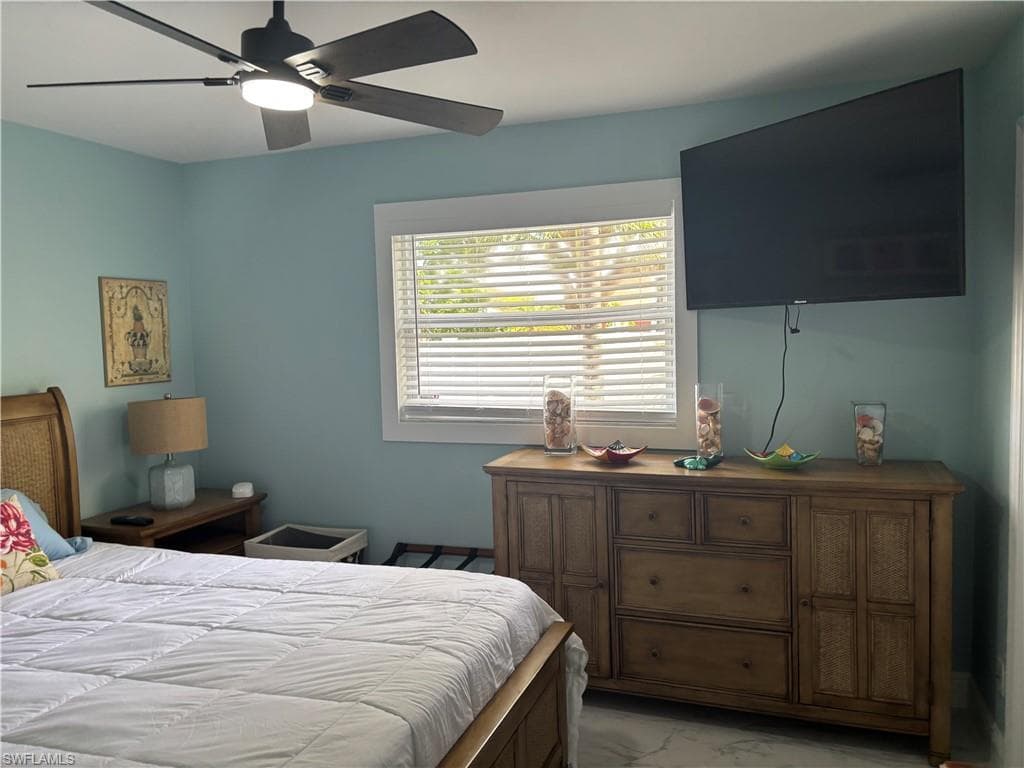 1951 SE 32nd ST-35