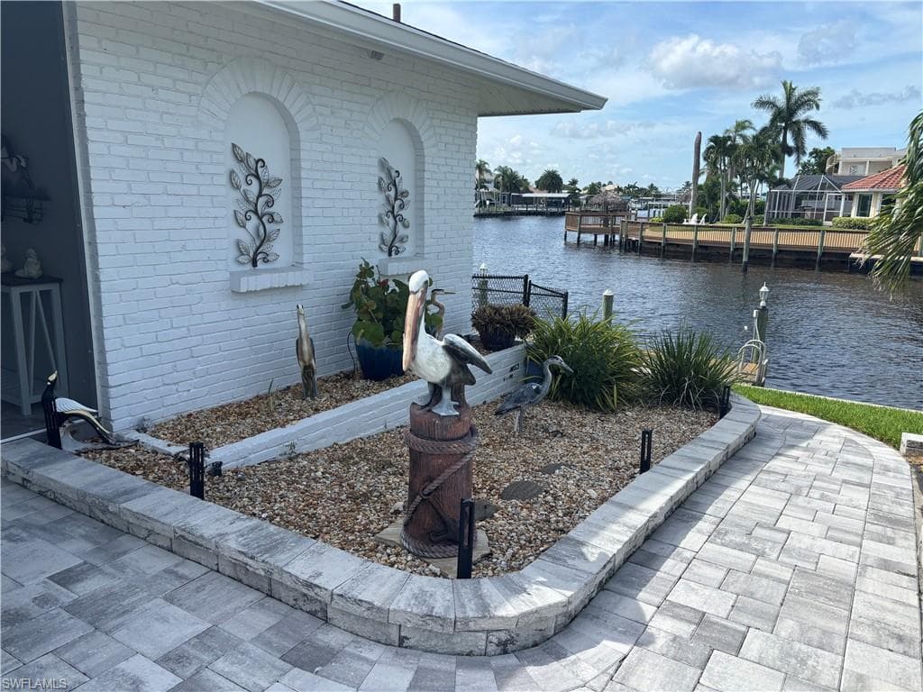 1951 SE 32nd ST-4