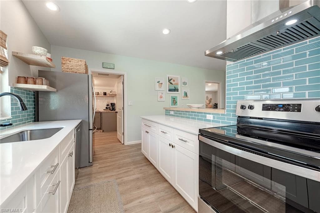 1971 HOLIDAY LN, NAPLES FL 34104-4
