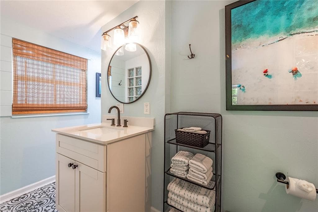 1971 HOLIDAY LN, NAPLES FL 34104-14