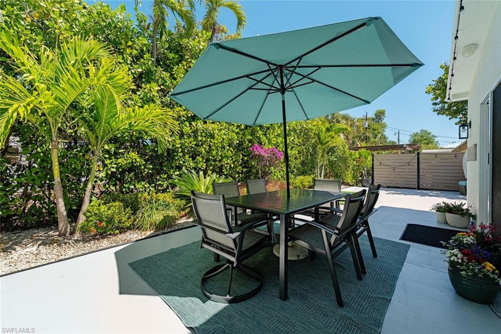 1971 HOLIDAY LN, NAPLES FL 34104-10