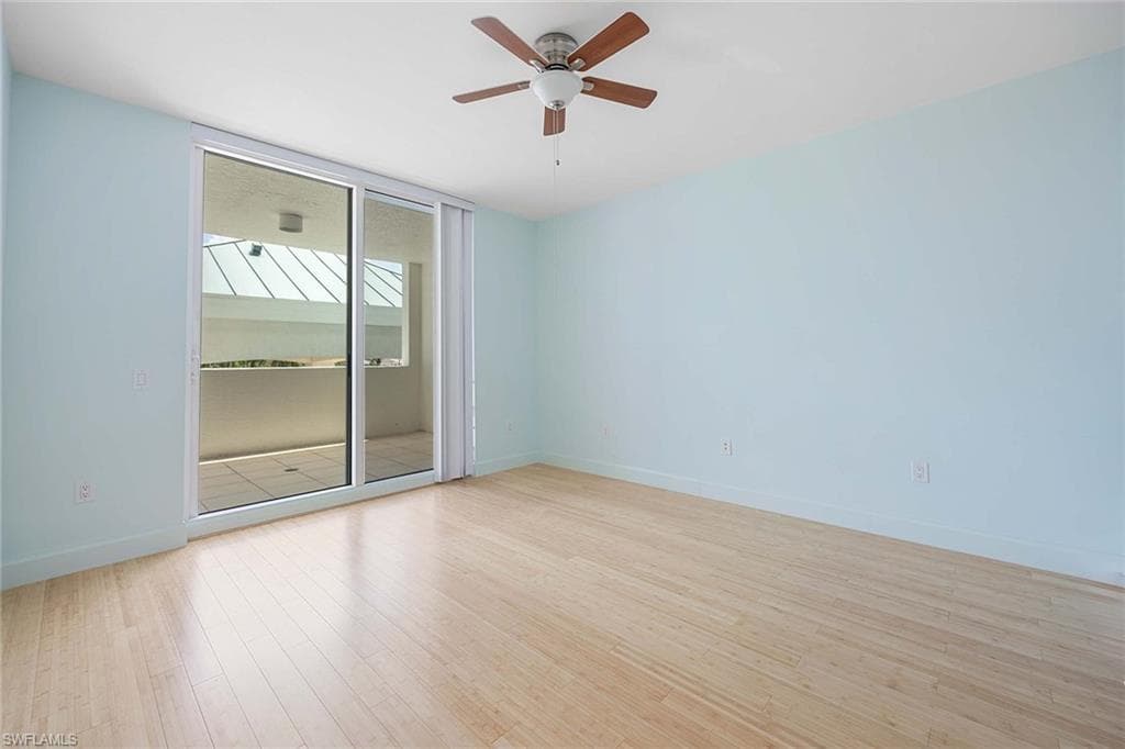 455 Cove Tower DR # 303, NAPLES FL 34110-22