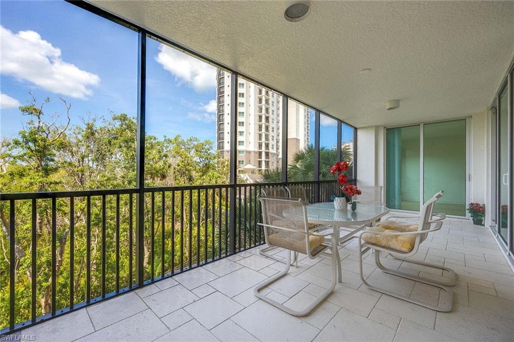 455 Cove Tower DR # 303, NAPLES FL 34110-26