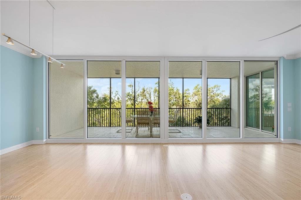 455 Cove Tower DR # 303, NAPLES FL 34110-11