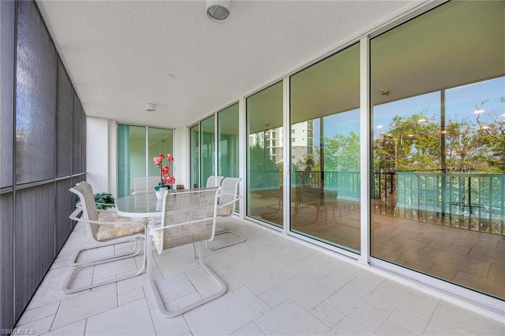 455 Cove Tower DR # 303, NAPLES FL 34110-27