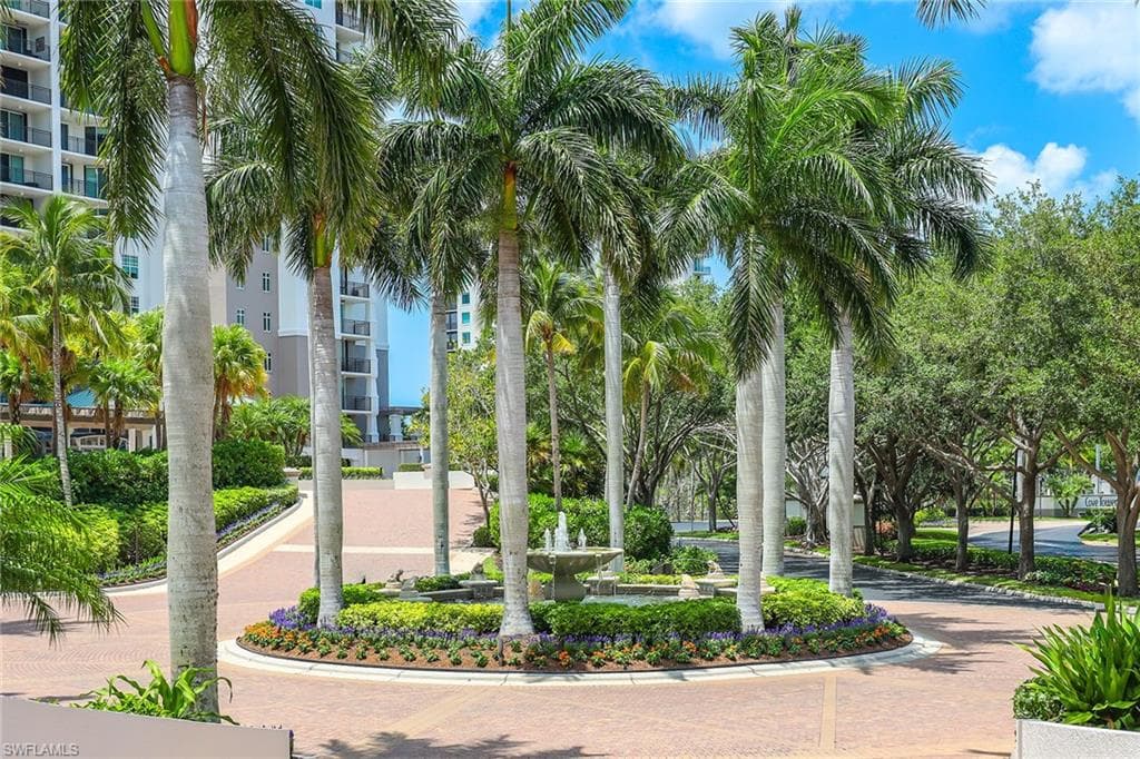 455 Cove Tower DR # 303, NAPLES FL 34110-4