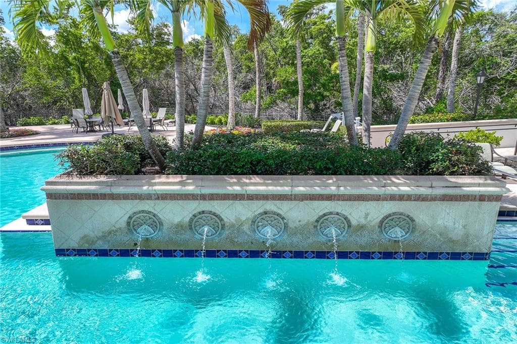 455 Cove Tower DR # 303, NAPLES FL 34110-32