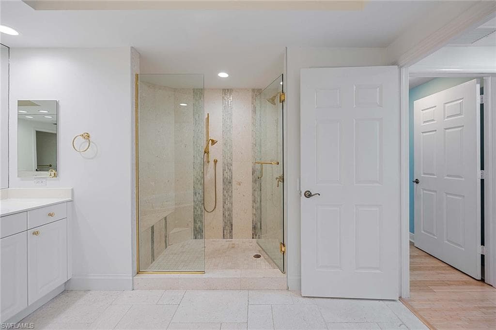 455 Cove Tower DR # 303, NAPLES FL 34110-18