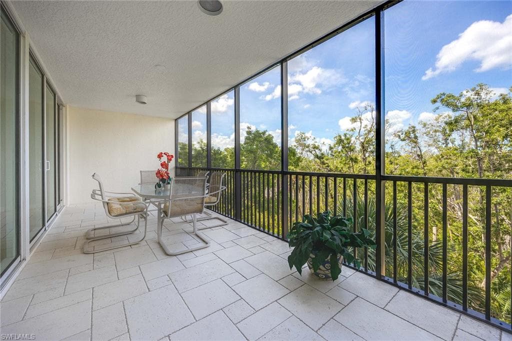 455 Cove Tower DR # 303, NAPLES FL 34110-28