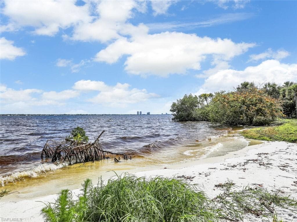2053 Cohn RD, NORTH FORT MYERS FL 33917-5