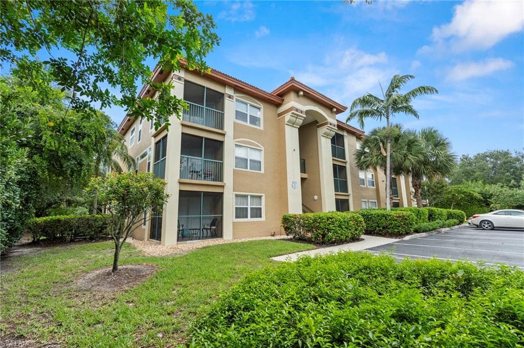 8851 Colonnades CT W # 128, BONITA SPRINGS FL 34135-18