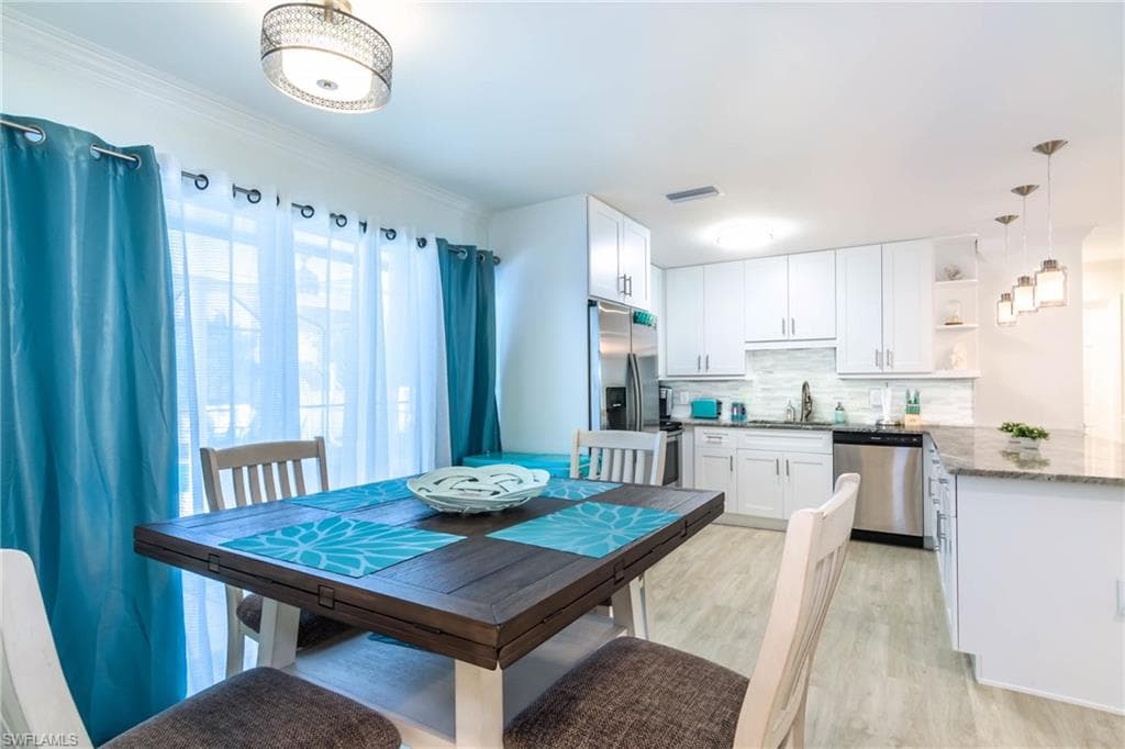 28 Constitution DR, NAPLES FL 34112-11