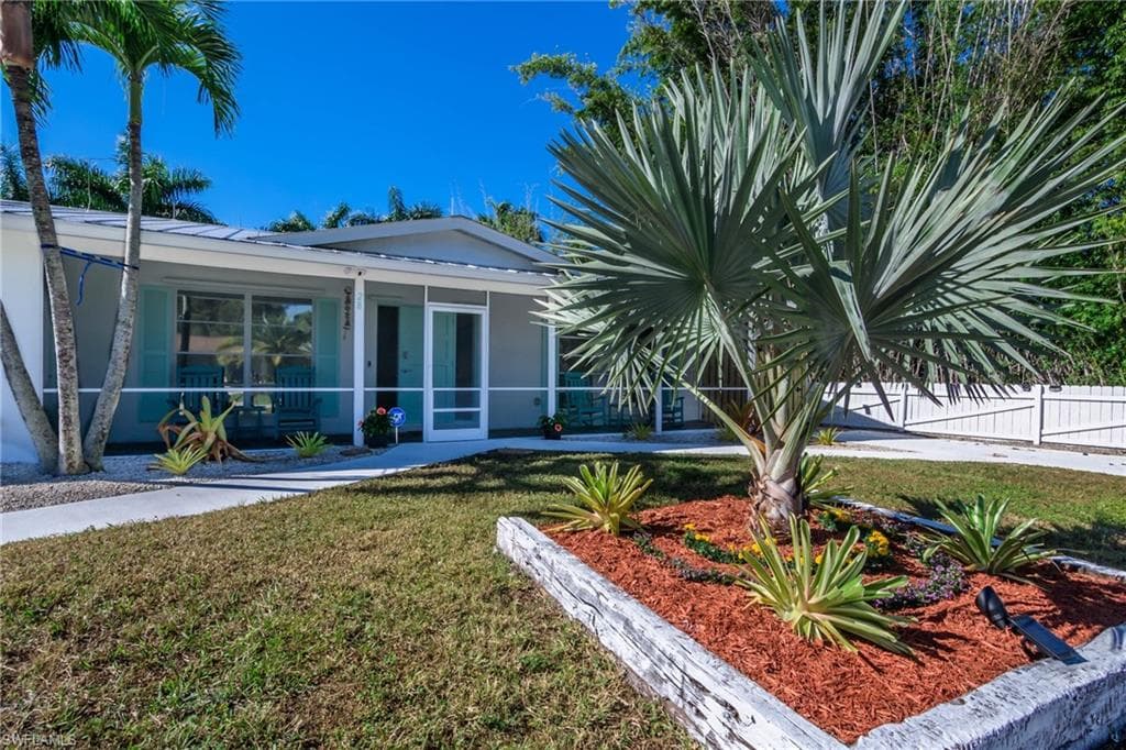 28 Constitution DR, NAPLES FL 34112-2