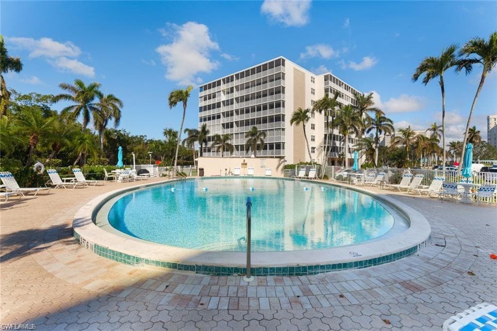 1 Bluebill AVE # 501, NAPLES FL 34108-33