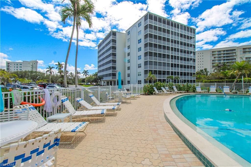 1 Bluebill AVE # 501, NAPLES FL 34108-32