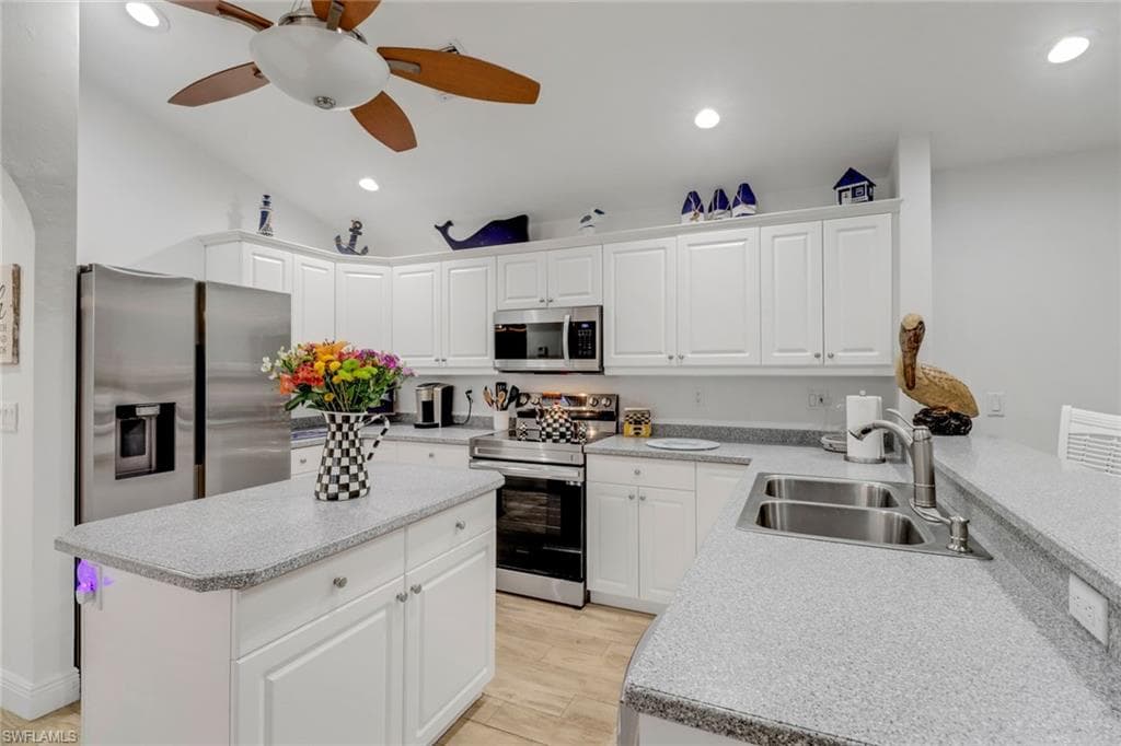 1106 Jardin DR, NAPLES FL 34104-11