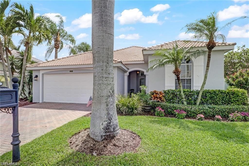 1106 Jardin DR, NAPLES FL 34104-25