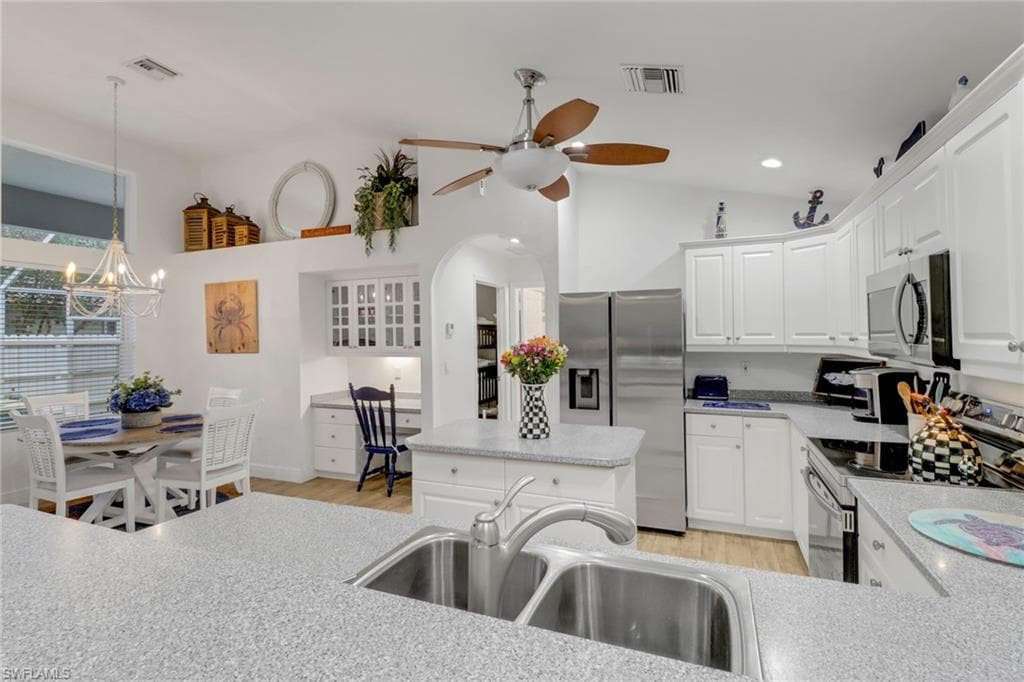 1106 Jardin DR, NAPLES FL 34104-6