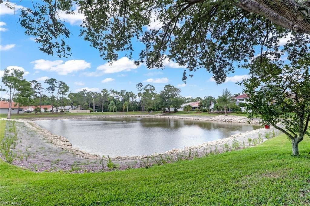 1106 Jardin DR, NAPLES FL 34104-27