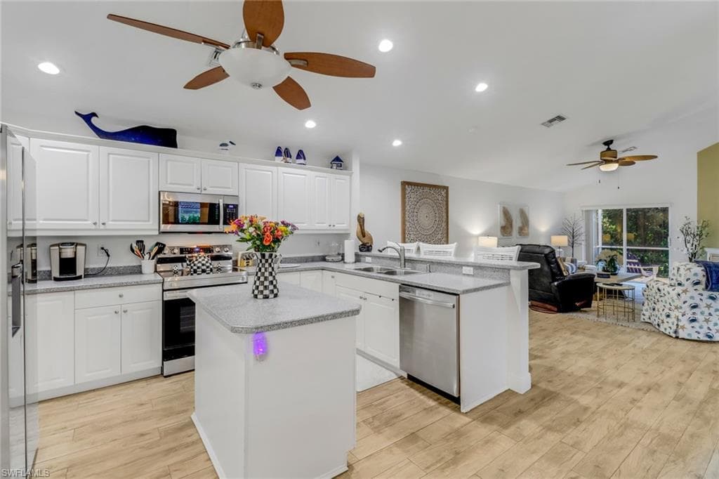 1106 Jardin DR, NAPLES FL 34104-10