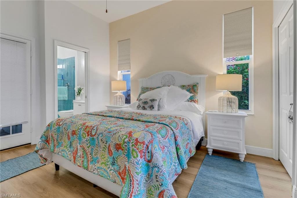 1106 Jardin DR, NAPLES FL 34104-18