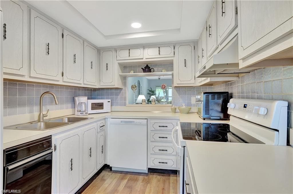 360 Charlemagne BLVD # D105, NAPLES FL 34112-14