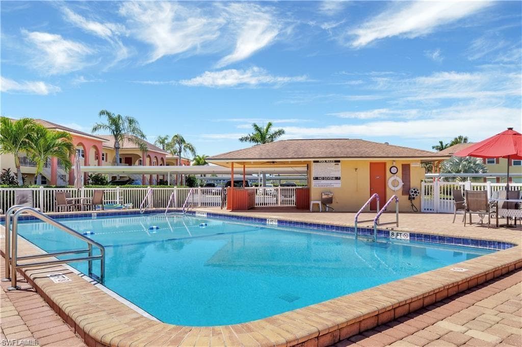 360 Charlemagne BLVD # D105, NAPLES FL 34112-3