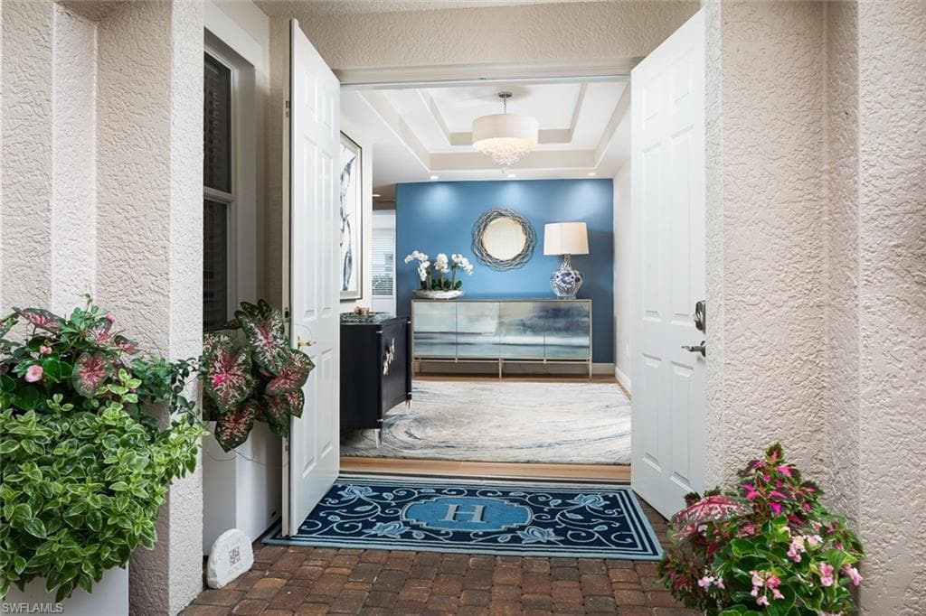 575 Avellino Isles CIR # 102, NAPLES FL 34119-23